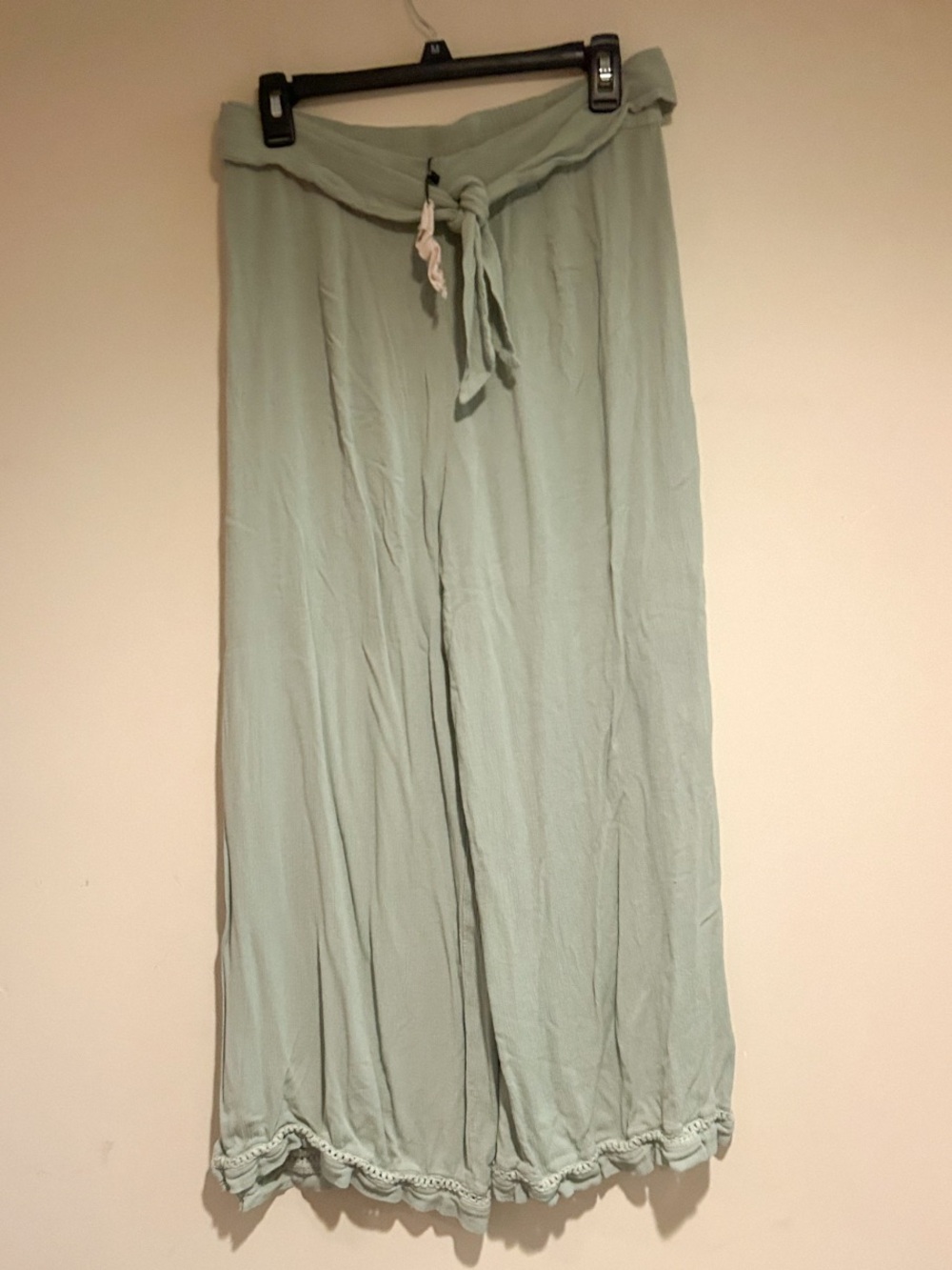 Kiwi + Punch Light Sage Green Flowy Cropped Pants Sz Lg